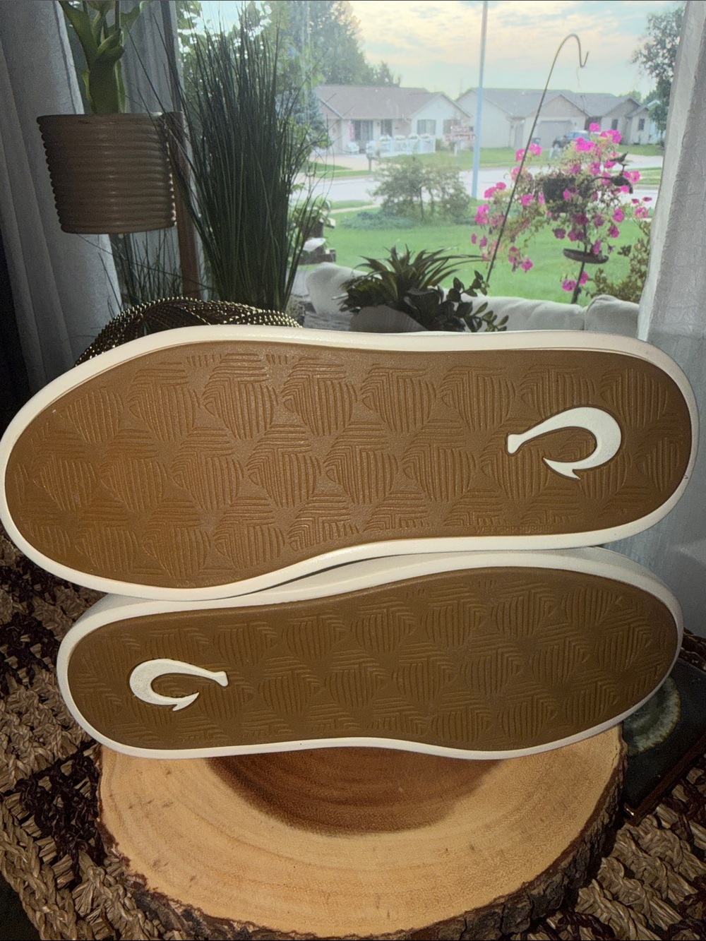OluKai Pehuea Luxe Suede Slip On Shoes Women’s 6 Lava Rock NWT - Picture 4 of 4